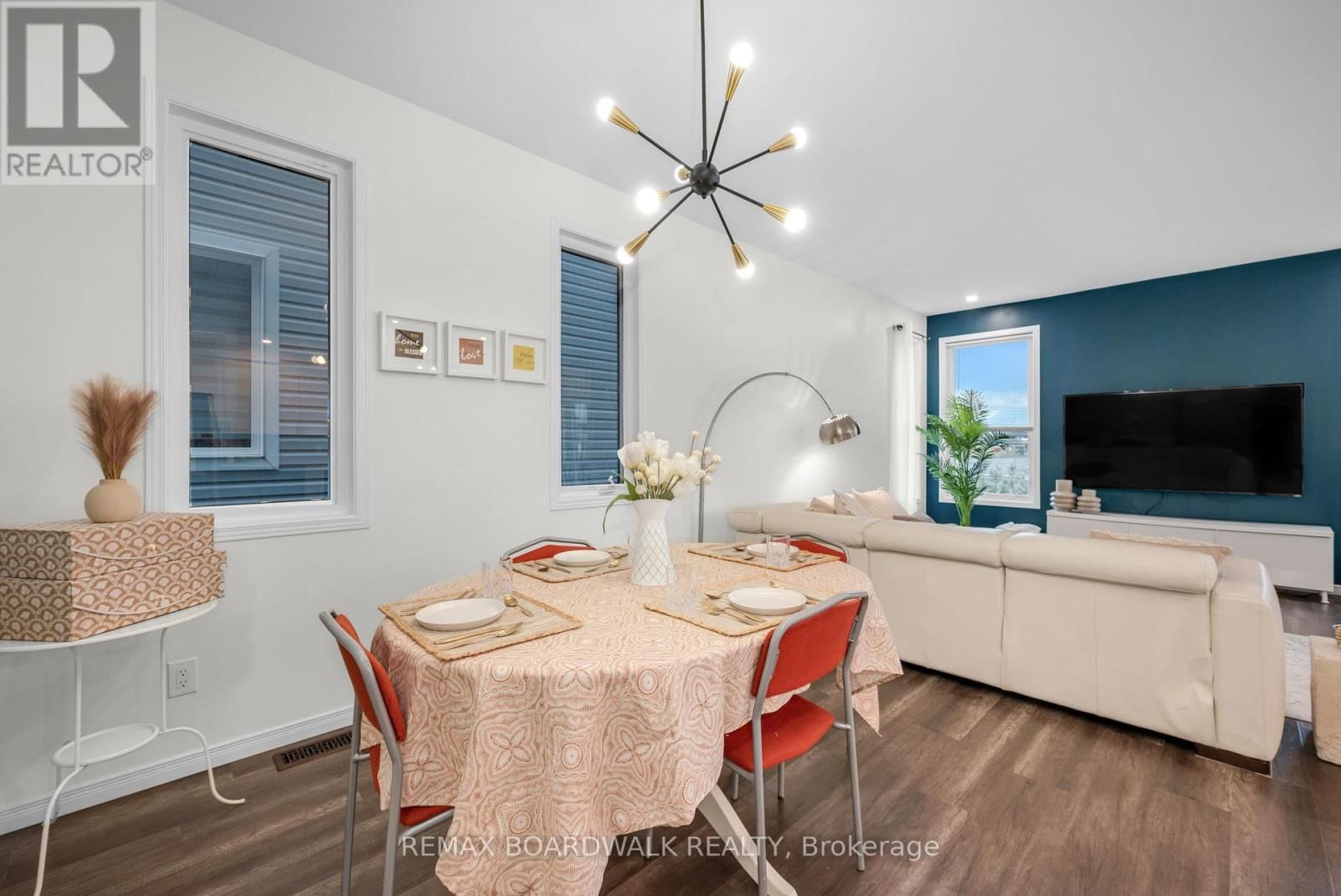 302 HALIBURTON HEIGHTS Image 7