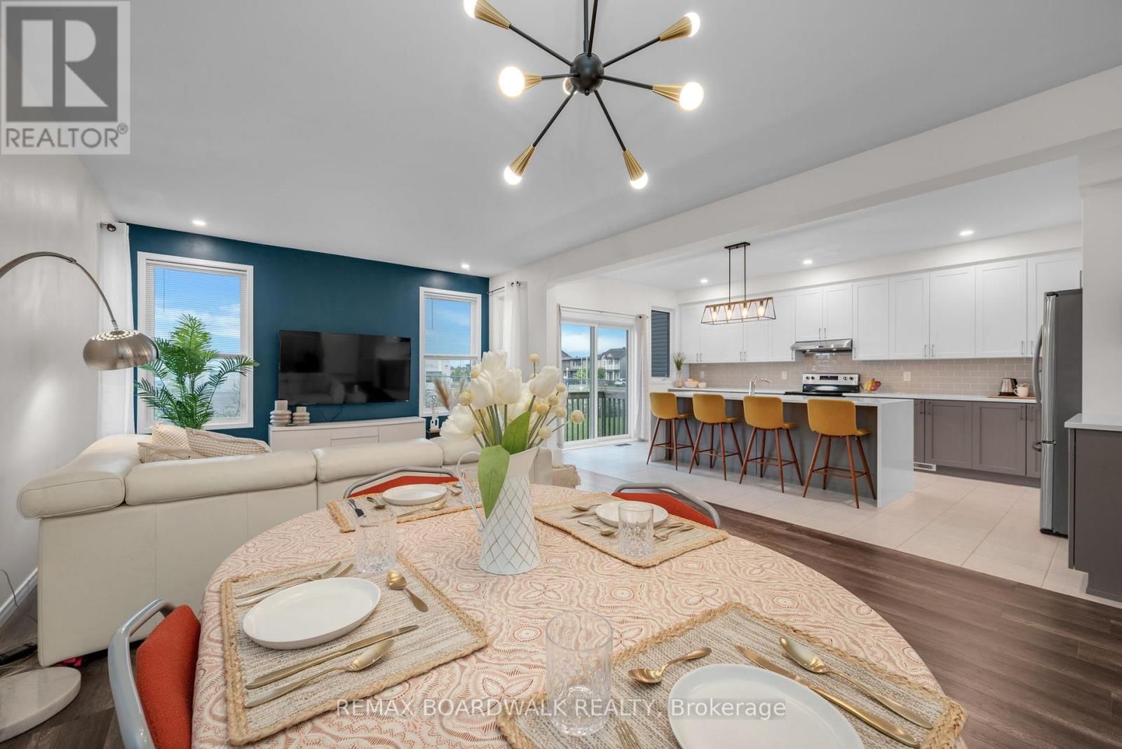 302 HALIBURTON HEIGHTS Image 8