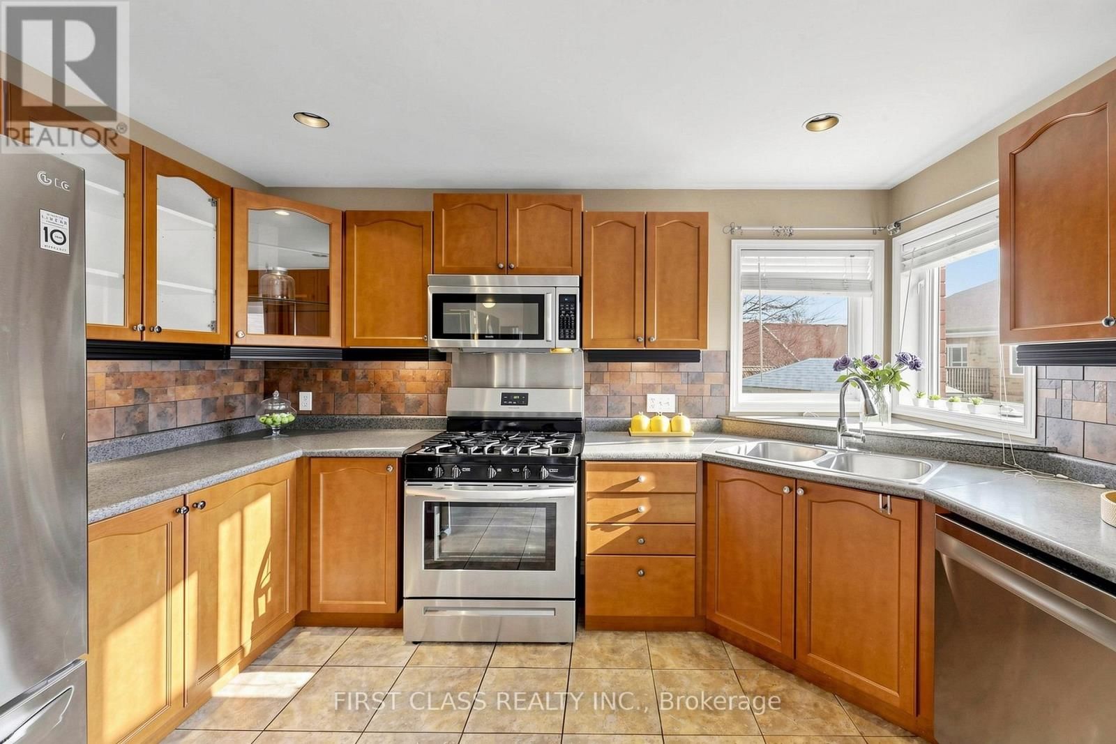 11 DIAMOND COURT Image 16