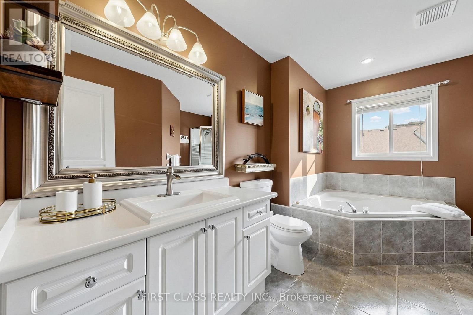 11 DIAMOND COURT Image 31