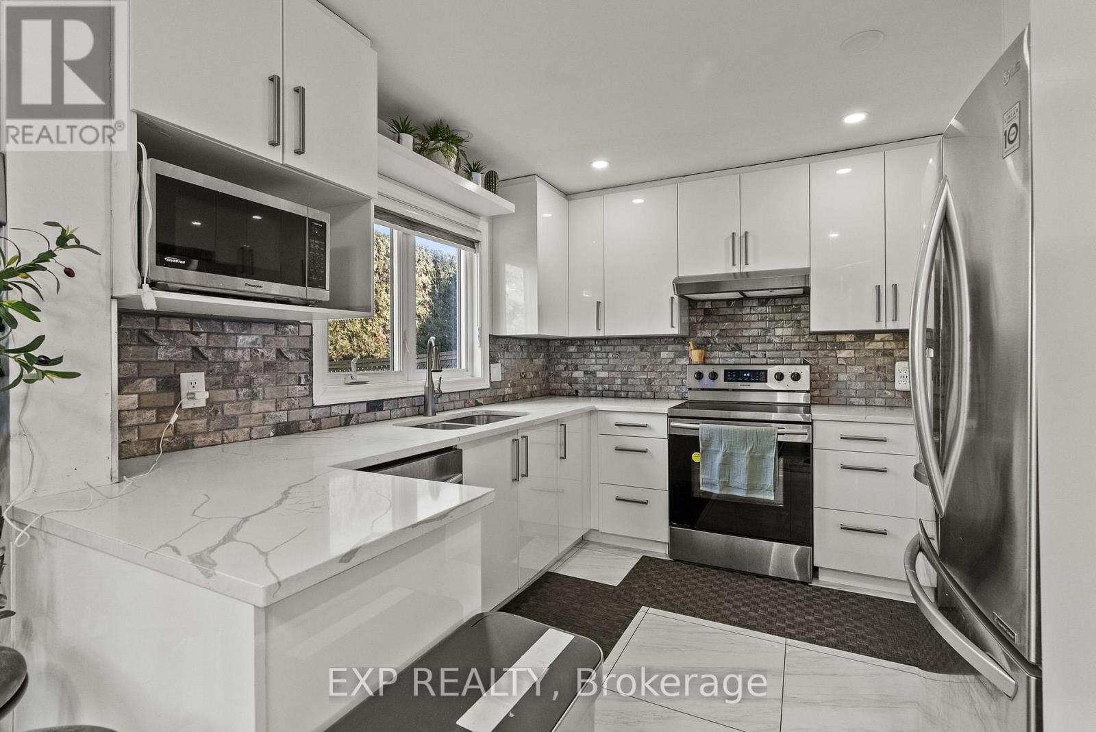 1582 BLOHM DRIVE Image 10