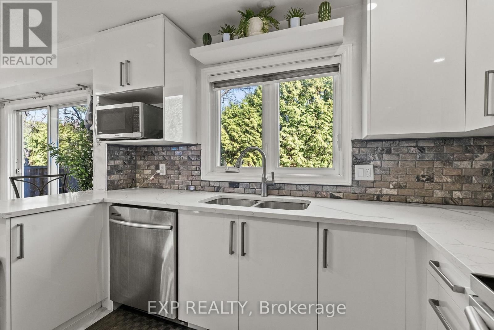 1582 BLOHM DRIVE Image 12