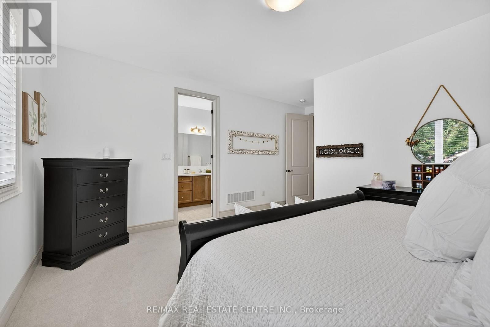 53 ANDERSON AVENUE Image 23