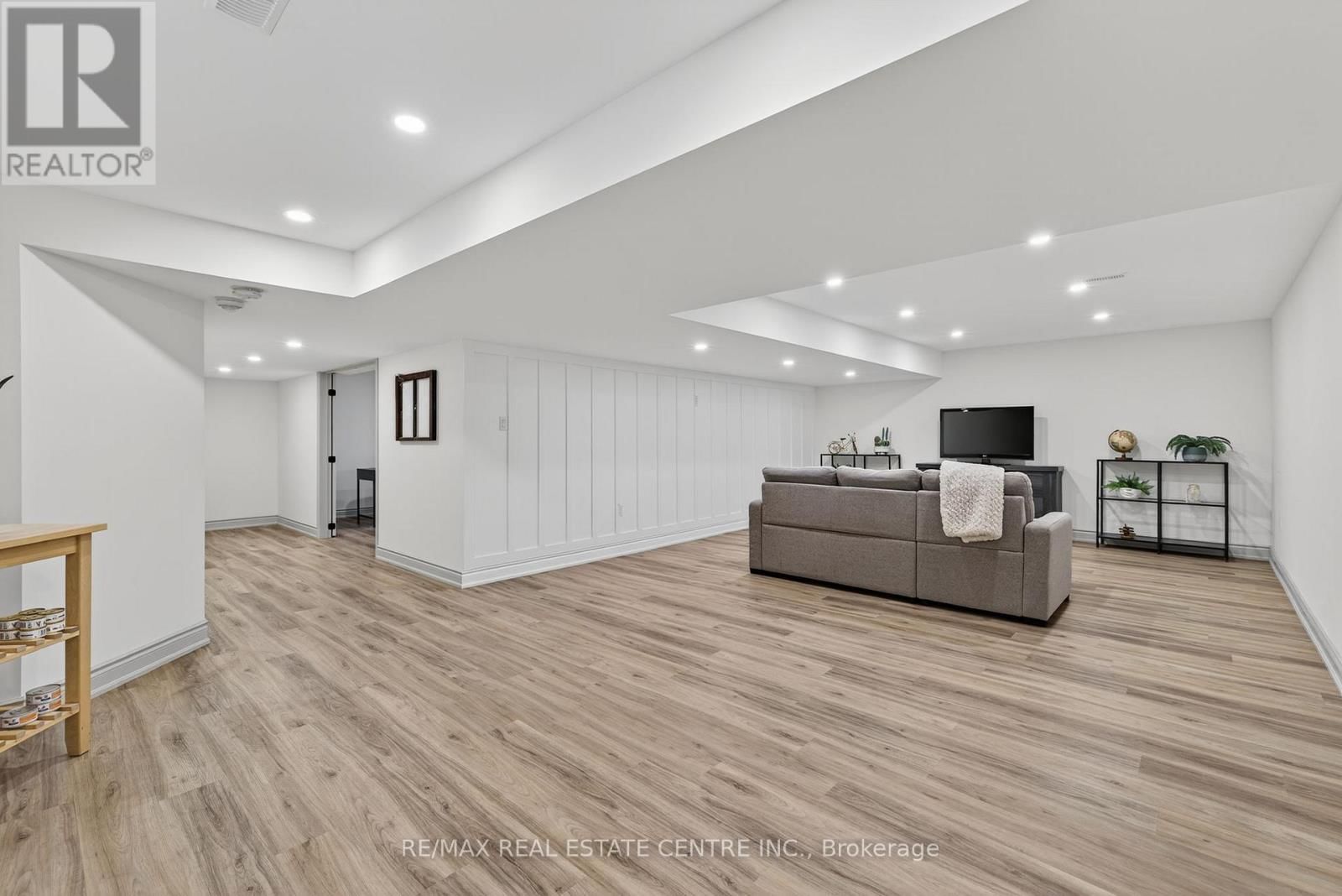 53 ANDERSON AVENUE Image 36