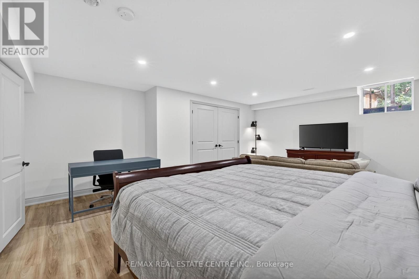 53 ANDERSON AVENUE Image 40