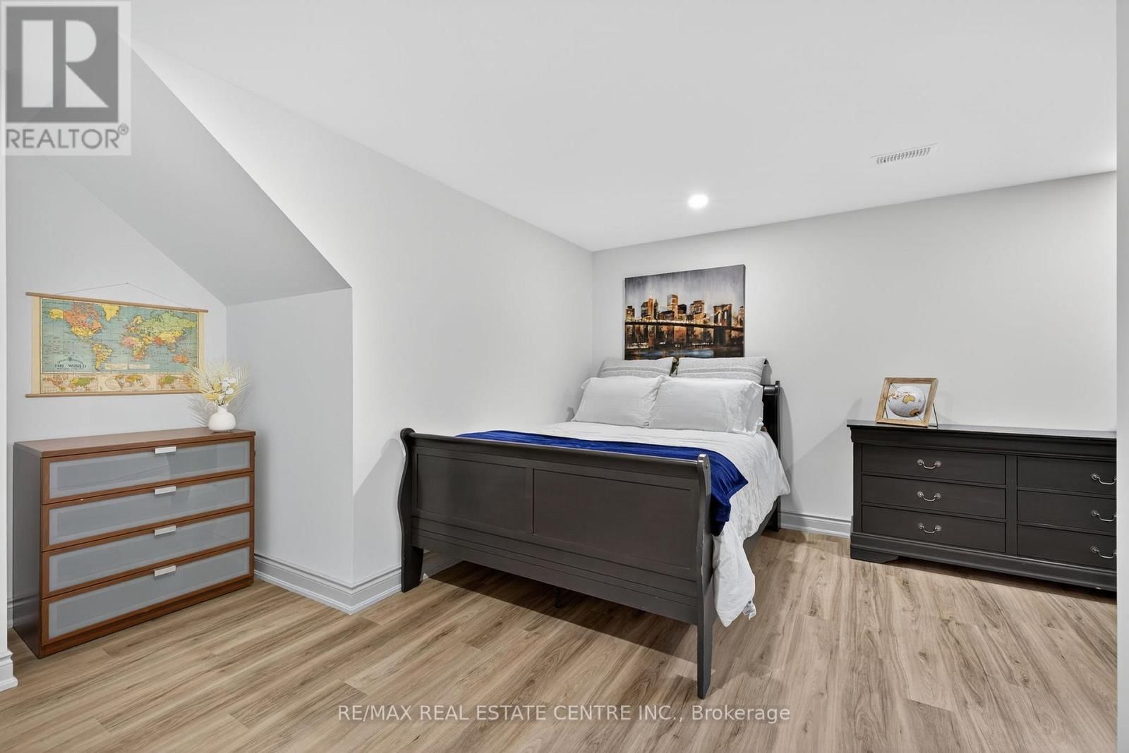 53 ANDERSON AVENUE Image 41