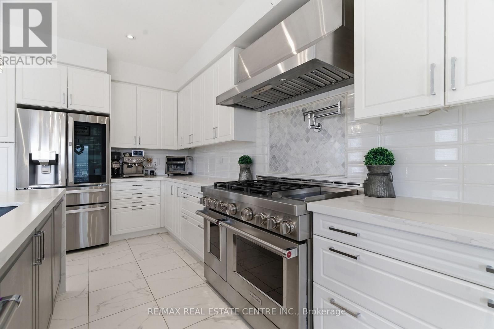 27 GIBBS WAY Image 11