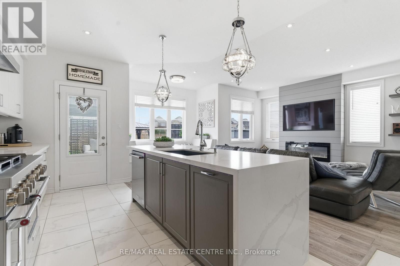 27 GIBBS WAY Image 12