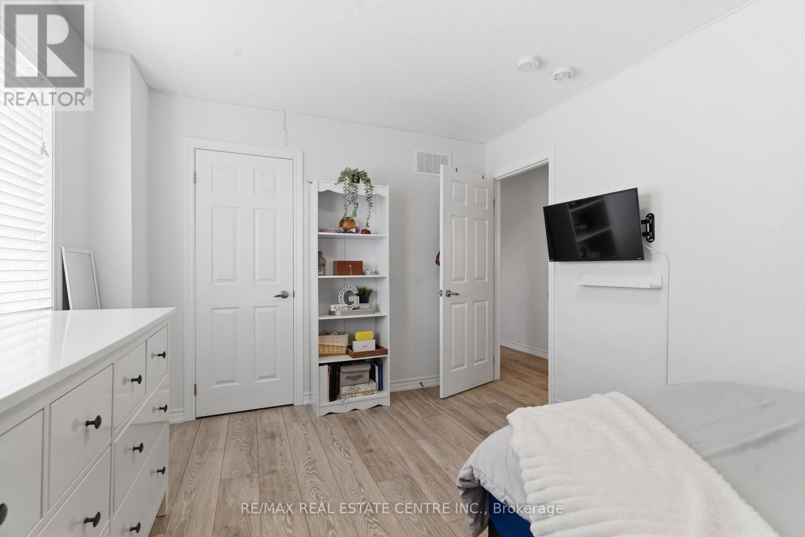 27 GIBBS WAY Image 32