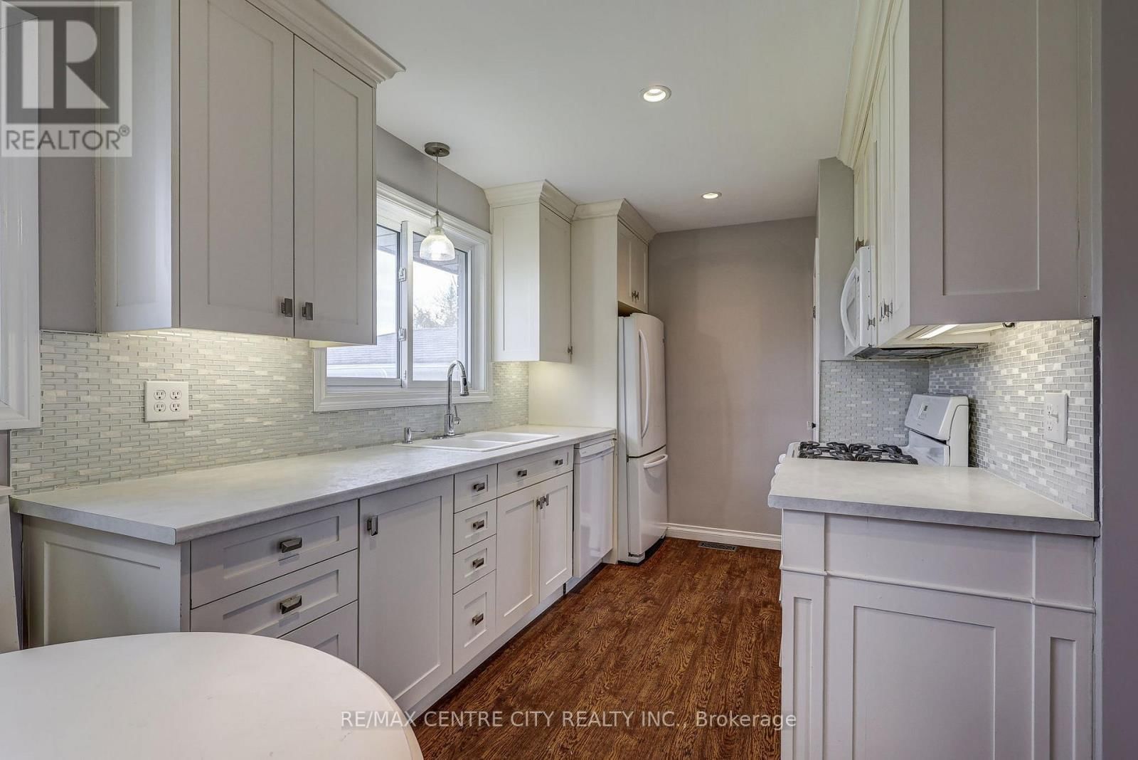 784 ELM STREET Image 14