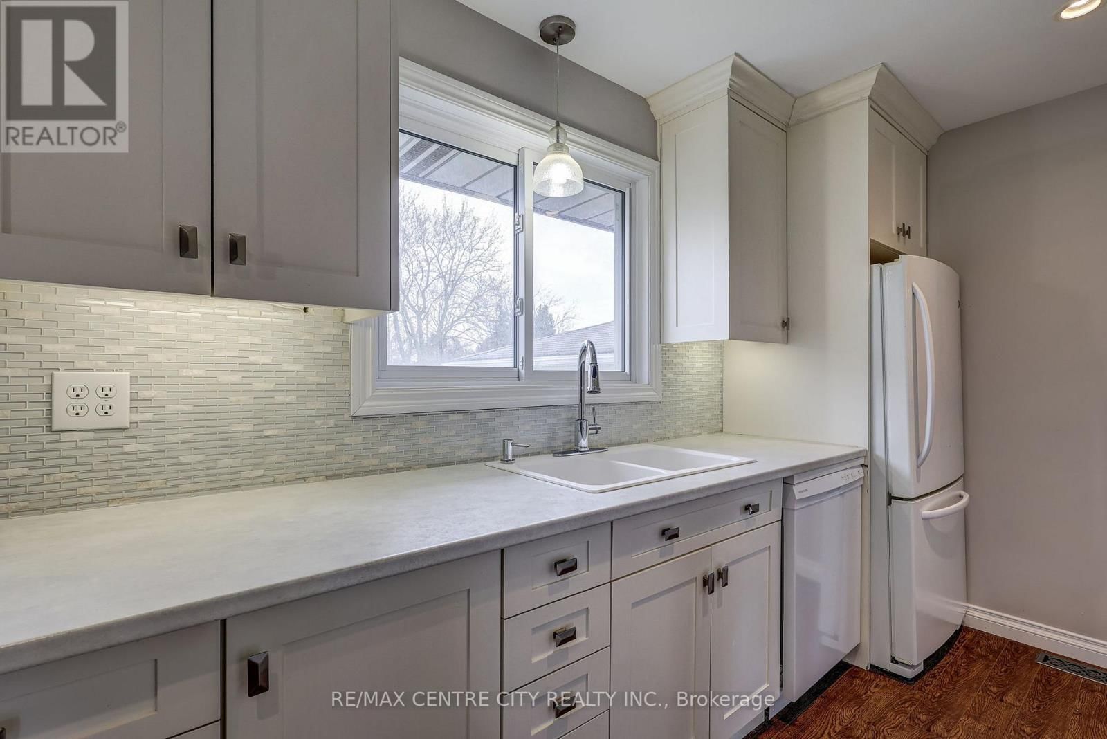 784 ELM STREET Image 15