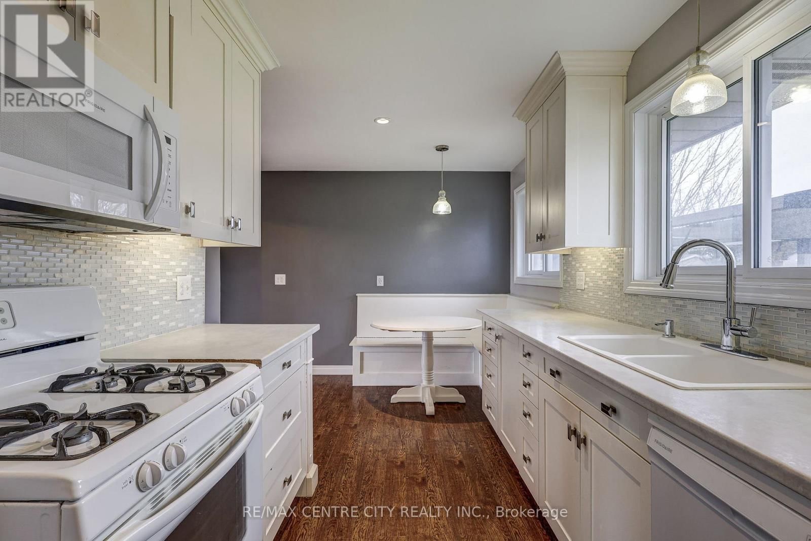 784 ELM STREET Image 17