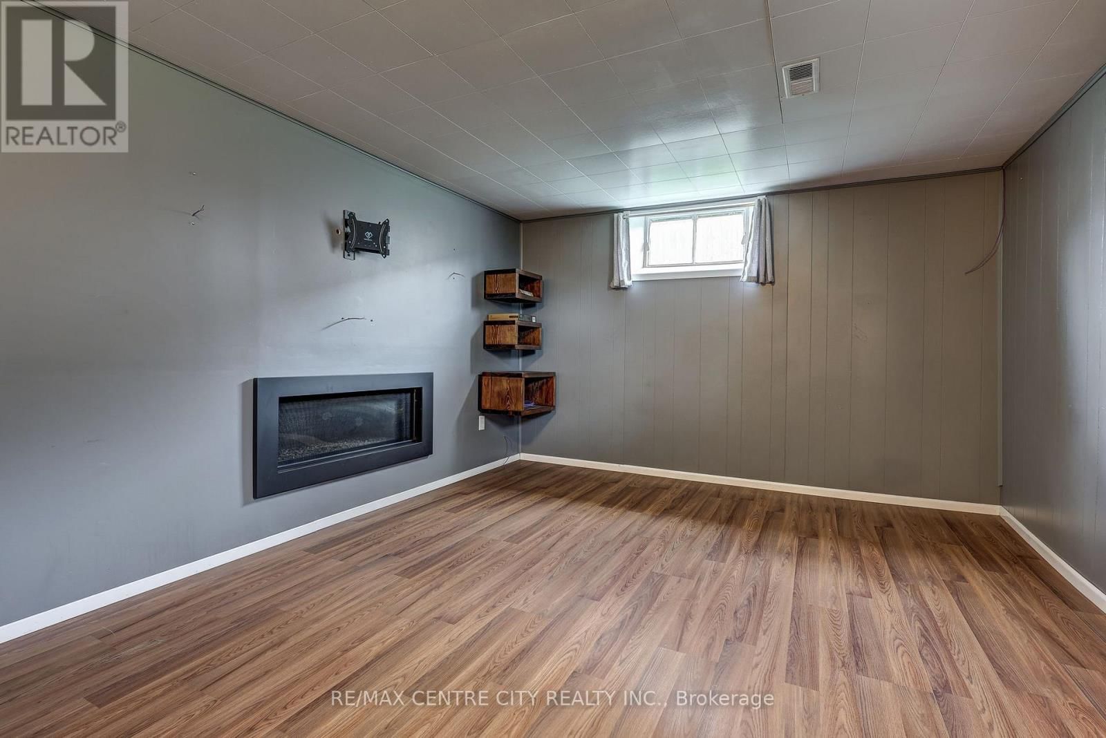 784 ELM STREET Image 21