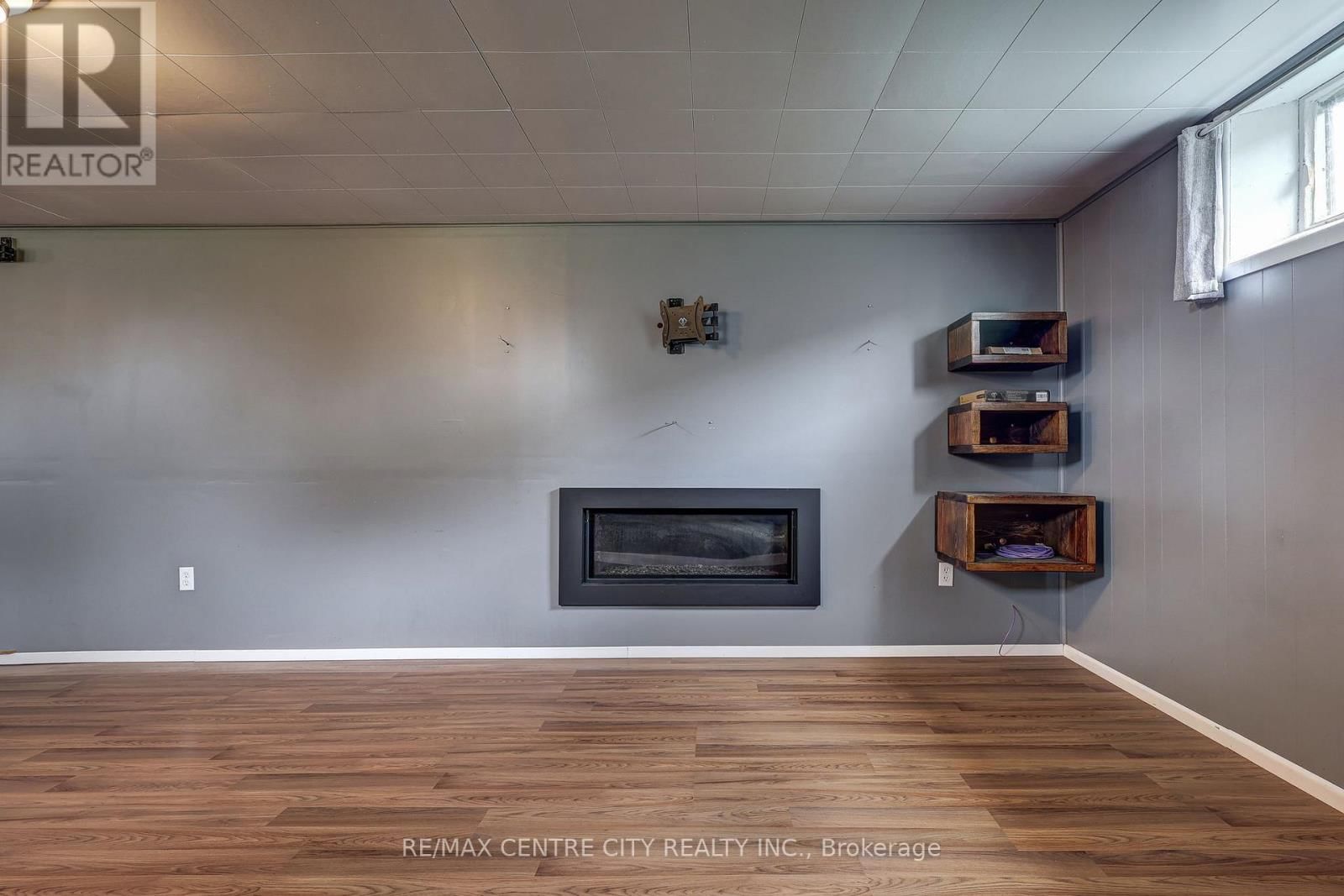 784 ELM STREET Image 22