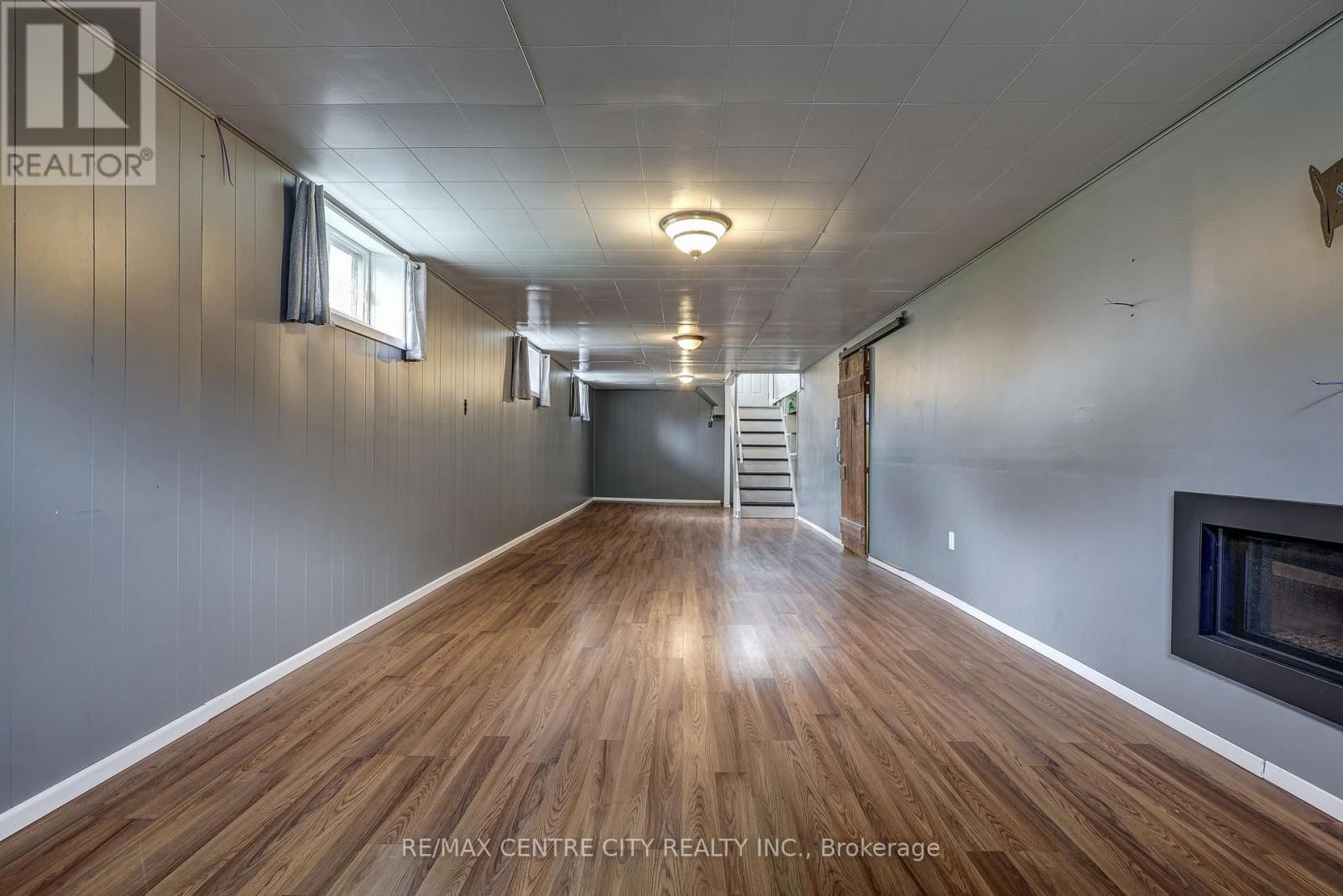 784 ELM STREET Image 23