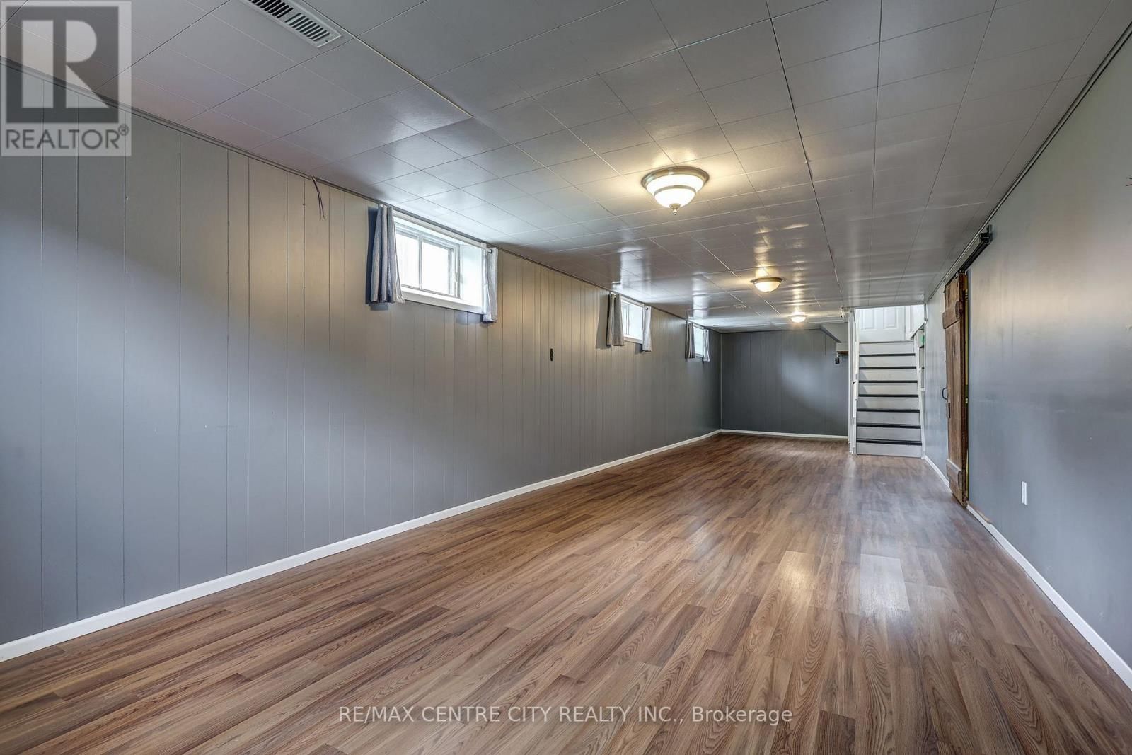 784 ELM STREET Image 24