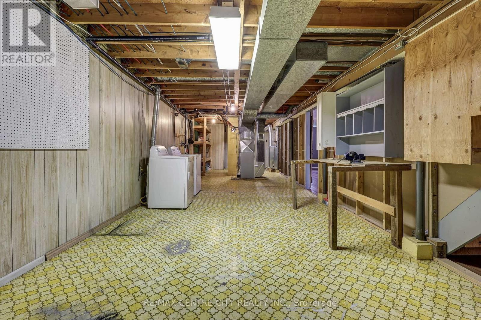 784 ELM STREET Image 26