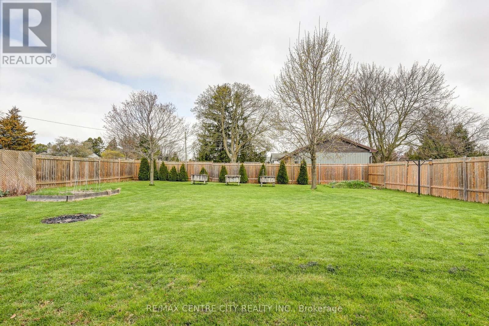 784 ELM STREET Image 29