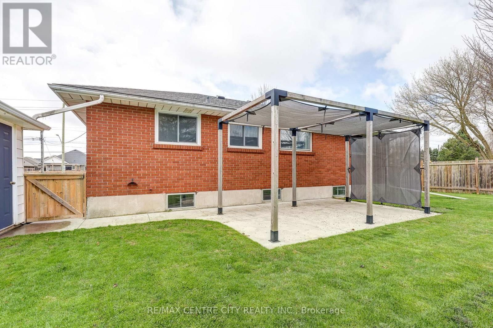 784 ELM STREET Image 31