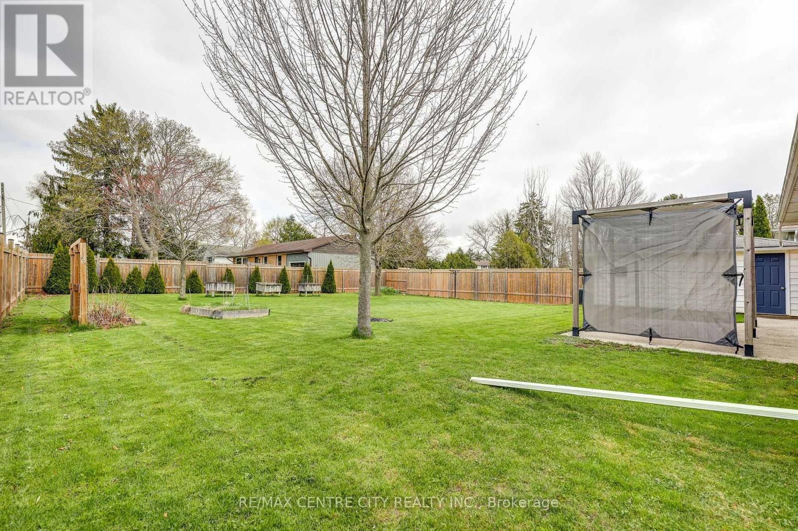 784 ELM STREET Image 34