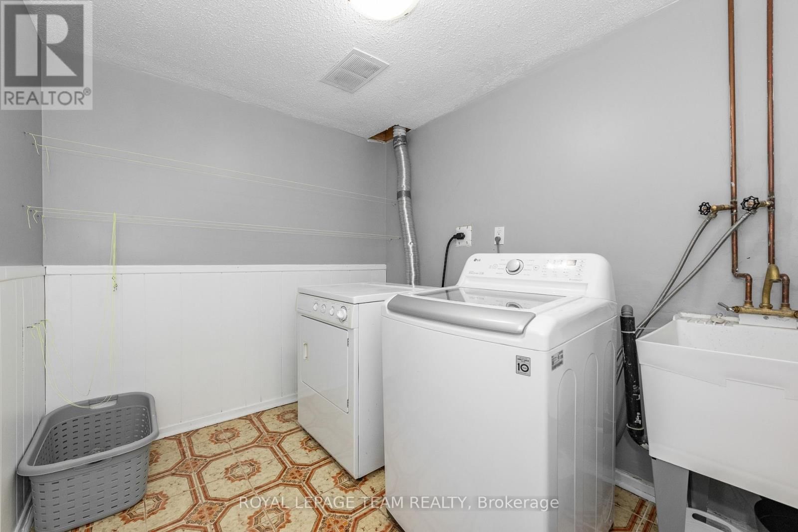 A - 420 MOODIE DRIVE Image 15