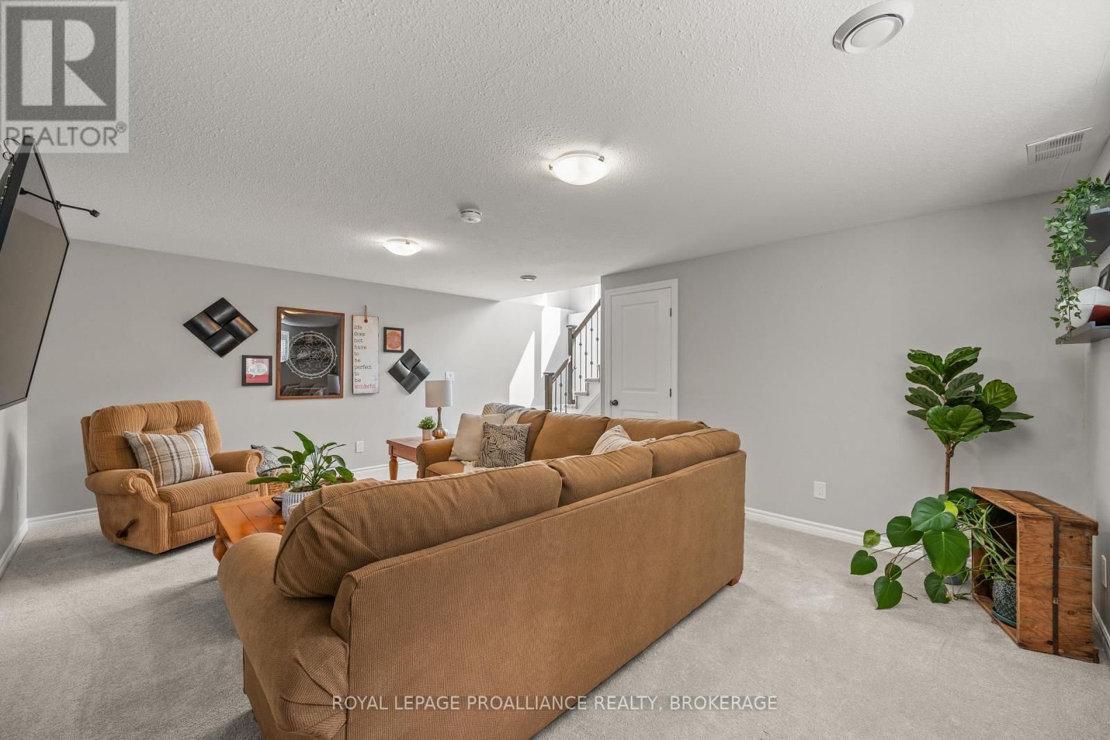 1456 MONARCH DRIVE Image 33