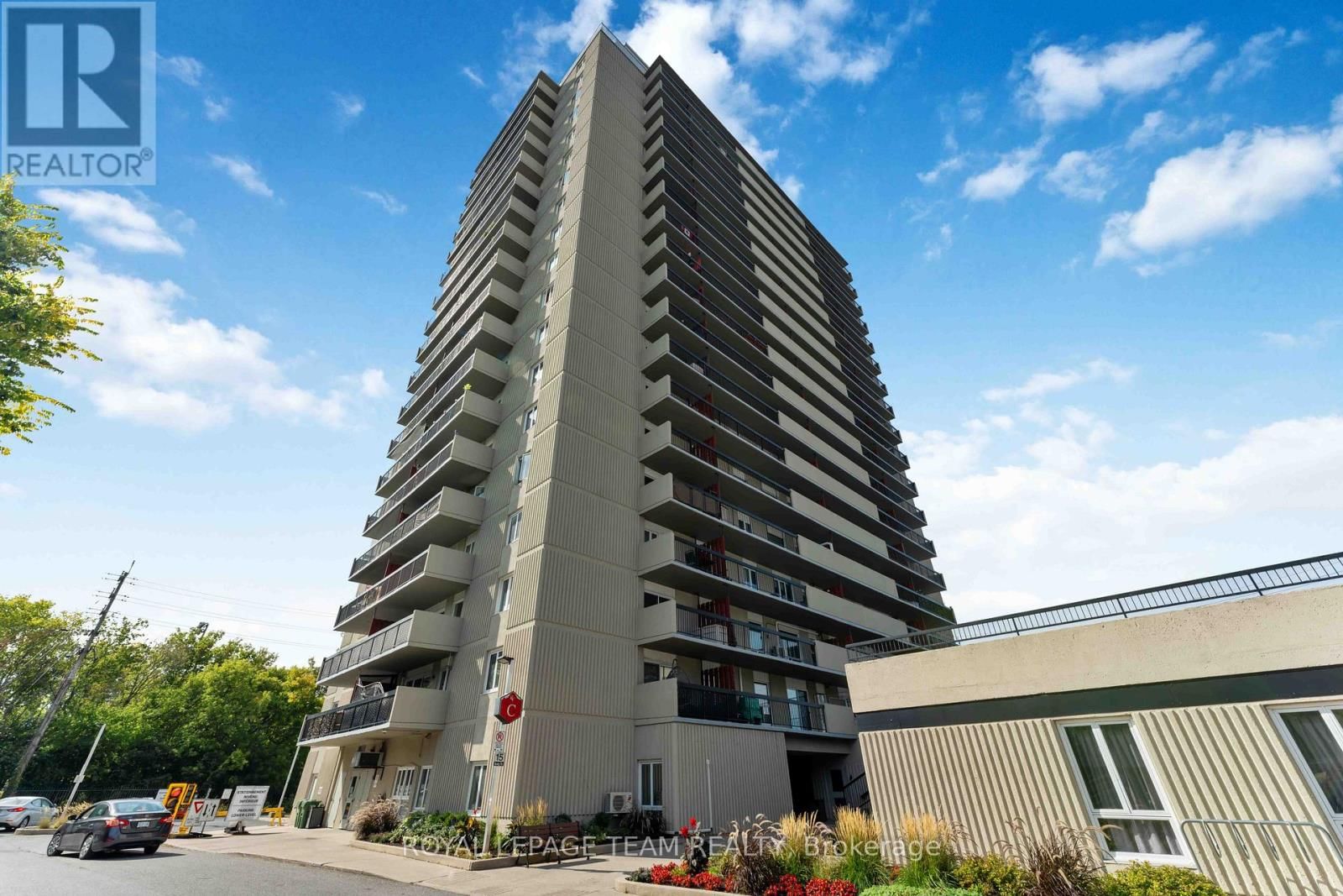 606 - 158C MCARTHUR AVENUE Image 1