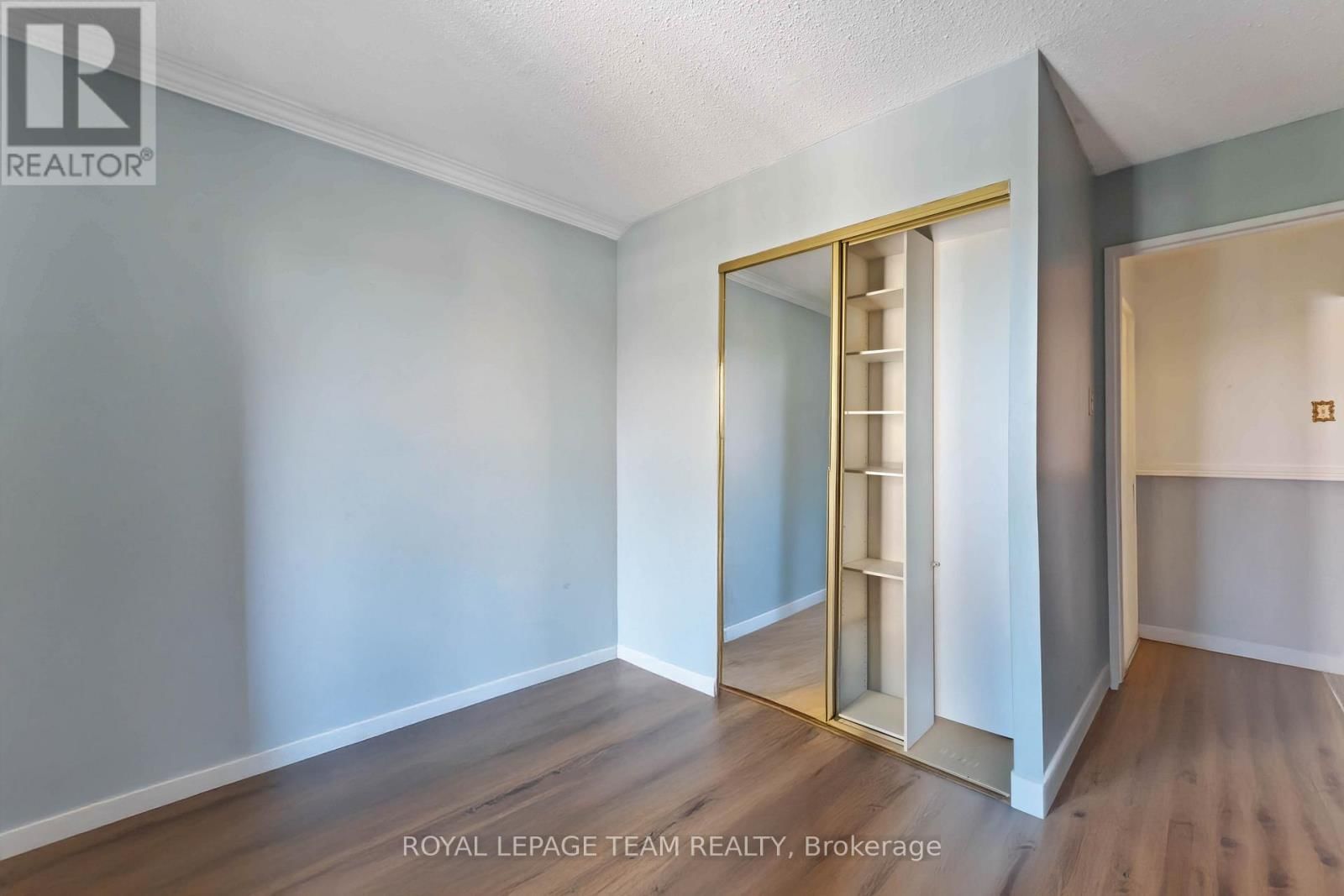 606 - 158C MCARTHUR AVENUE Image 21