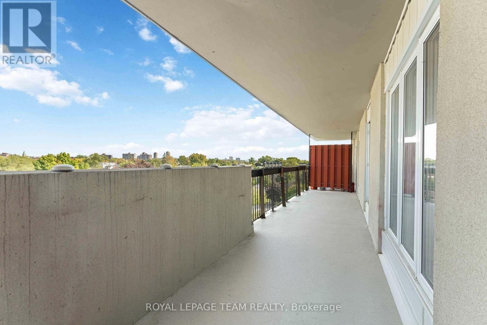 606 - 158C MCARTHUR AVENUE Image 26