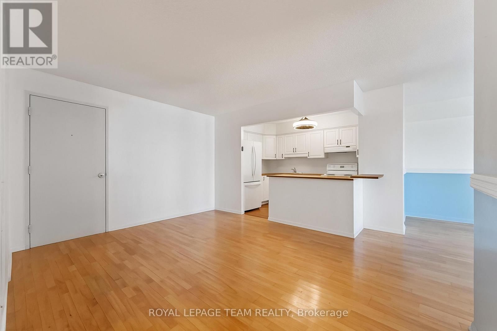 606 - 158C MCARTHUR AVENUE Image 3