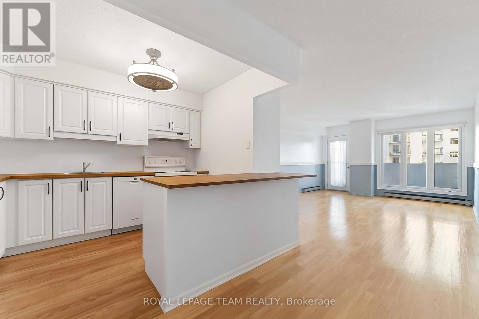 606 - 158C MCARTHUR AVENUE Image 5