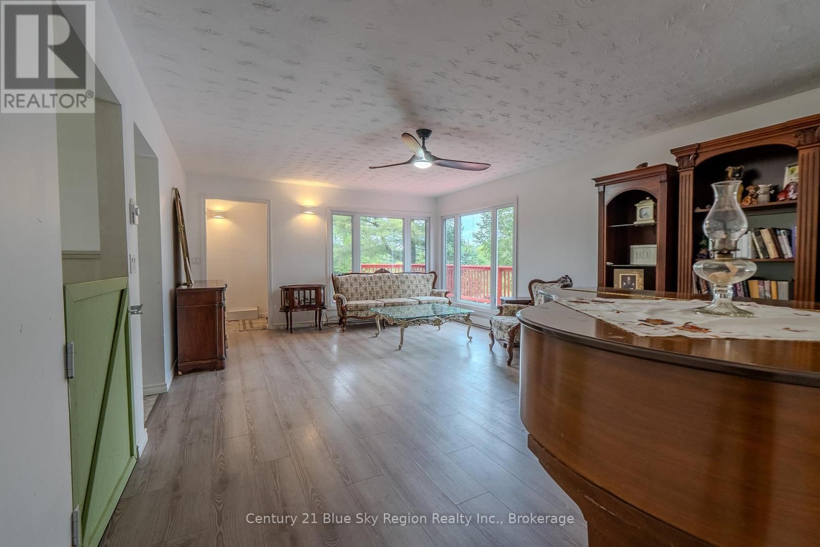 525 MAPLE ROAD Image 21