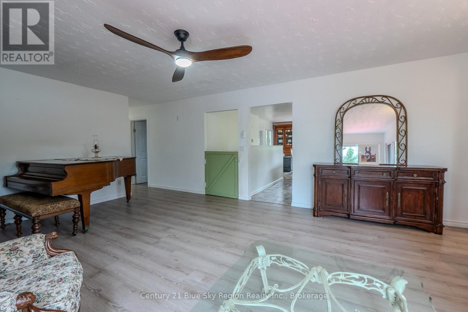 525 MAPLE ROAD Image 22