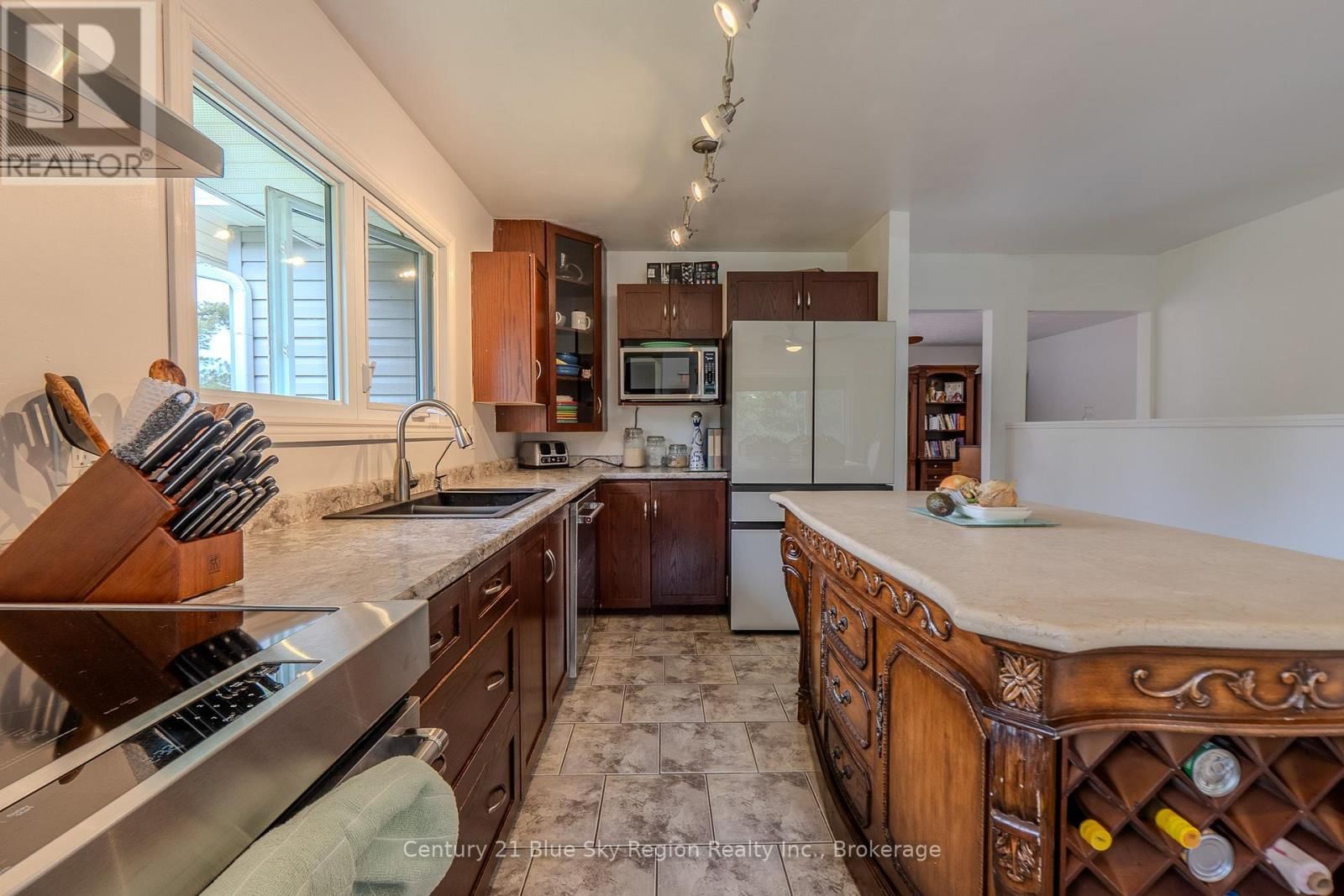 525 MAPLE ROAD Image 23