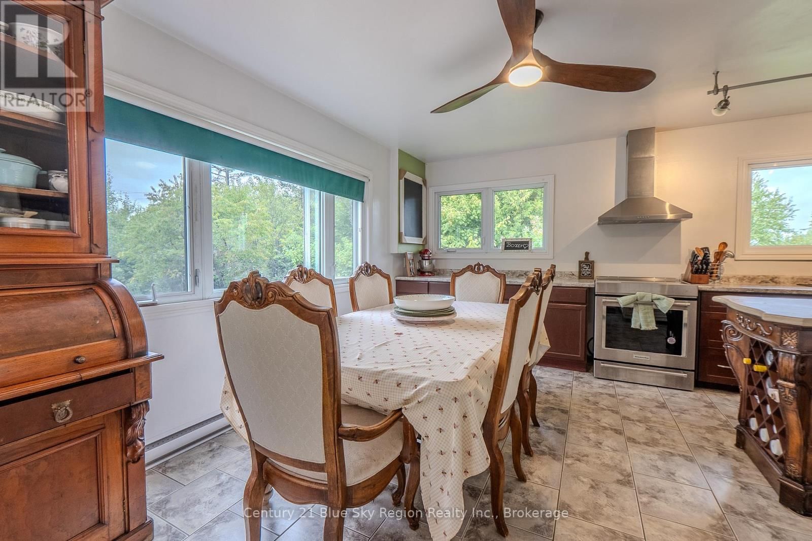 525 MAPLE ROAD Image 26