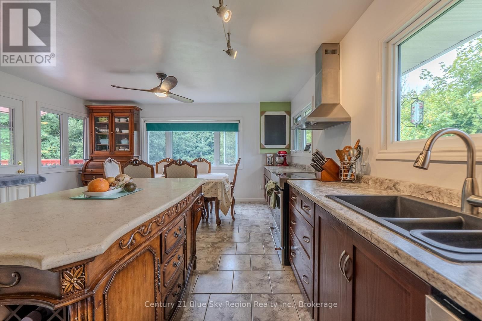 525 MAPLE ROAD Image 28