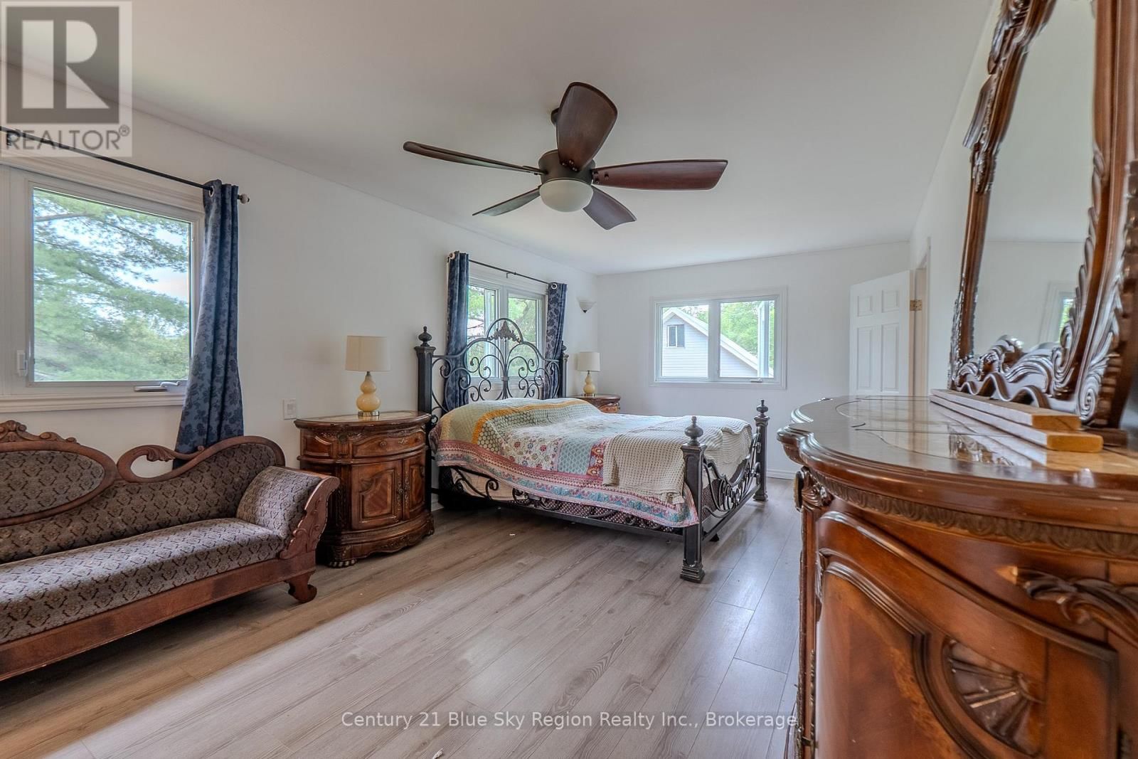 525 MAPLE ROAD Image 30