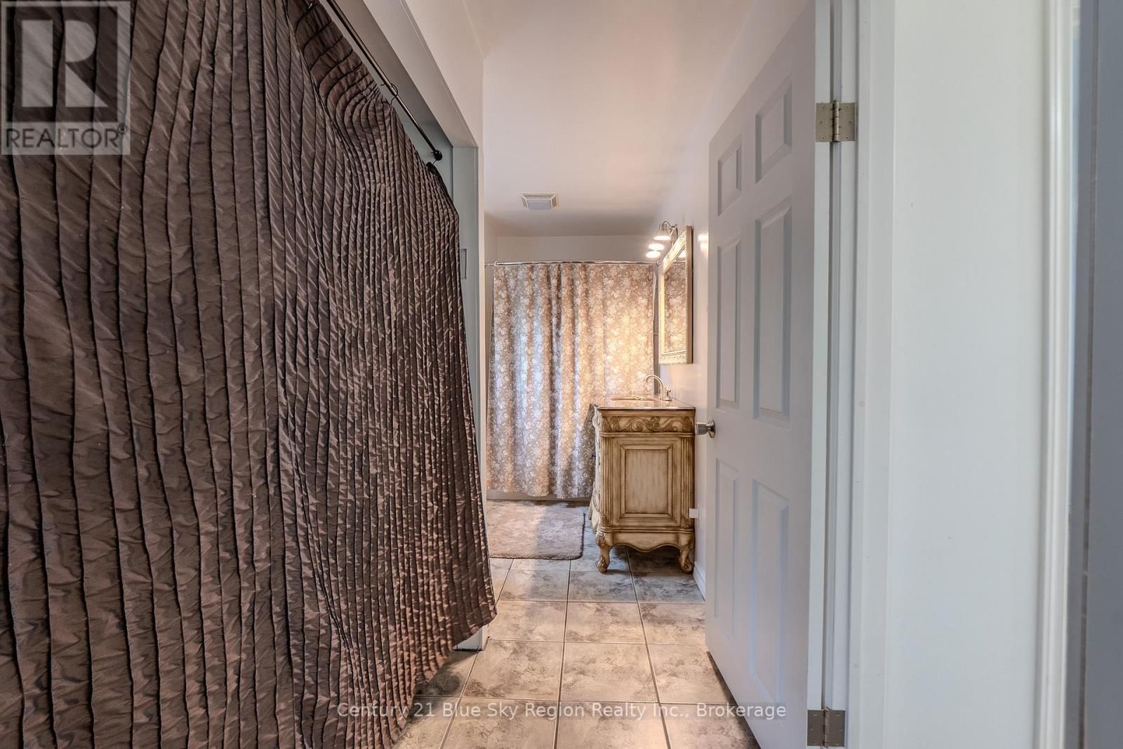 525 MAPLE ROAD Image 34