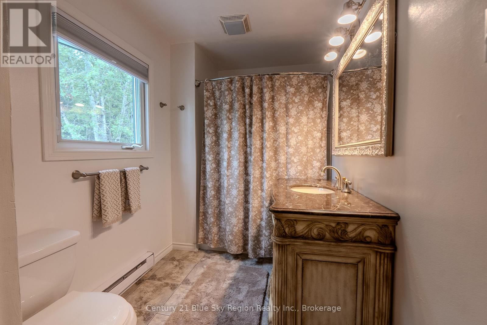 525 MAPLE ROAD Image 35