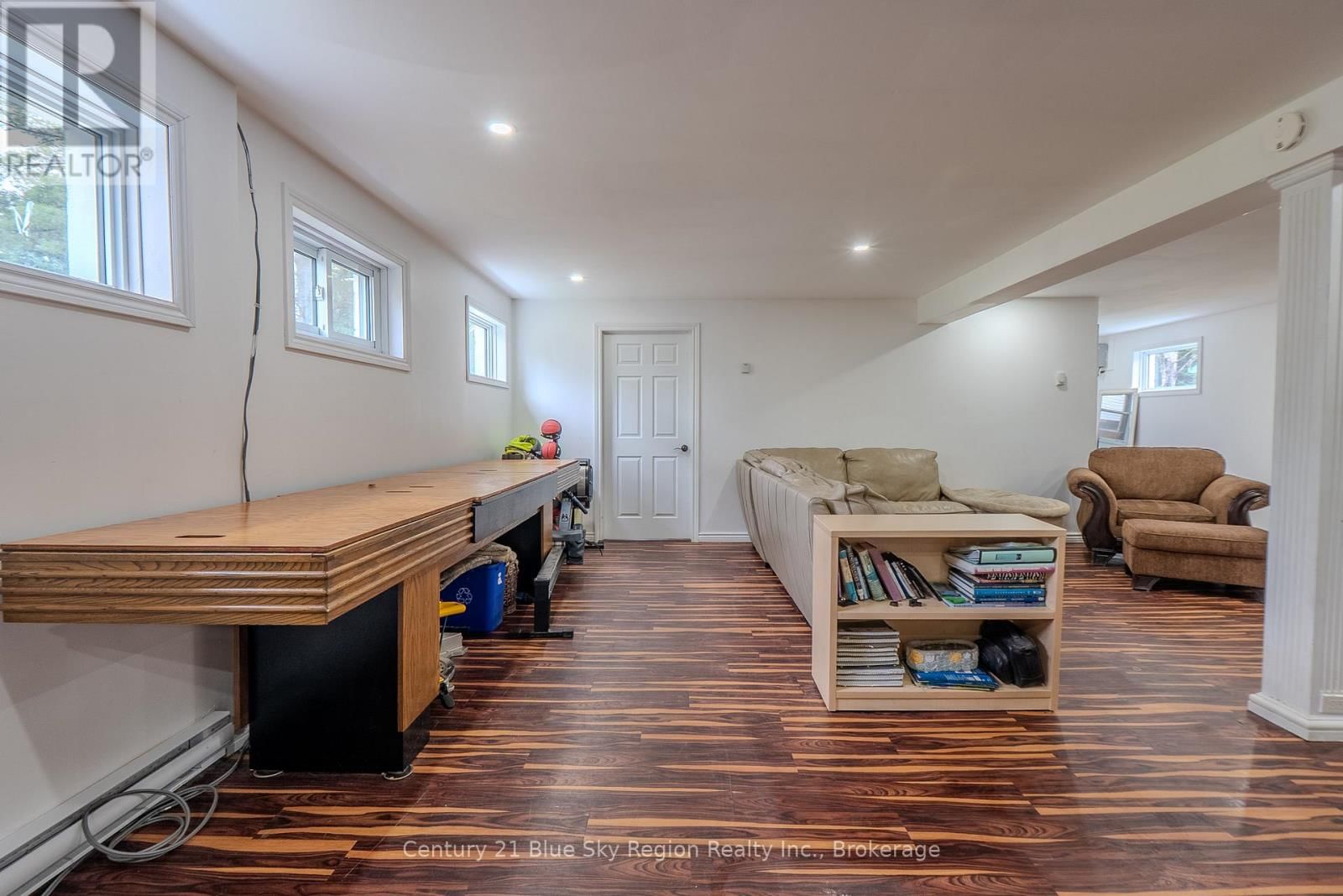 525 MAPLE ROAD Image 44