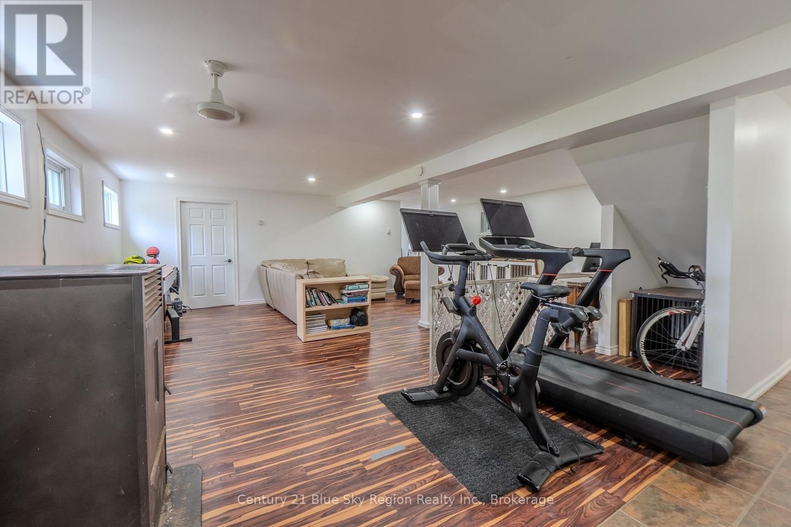 525 MAPLE ROAD Image 45