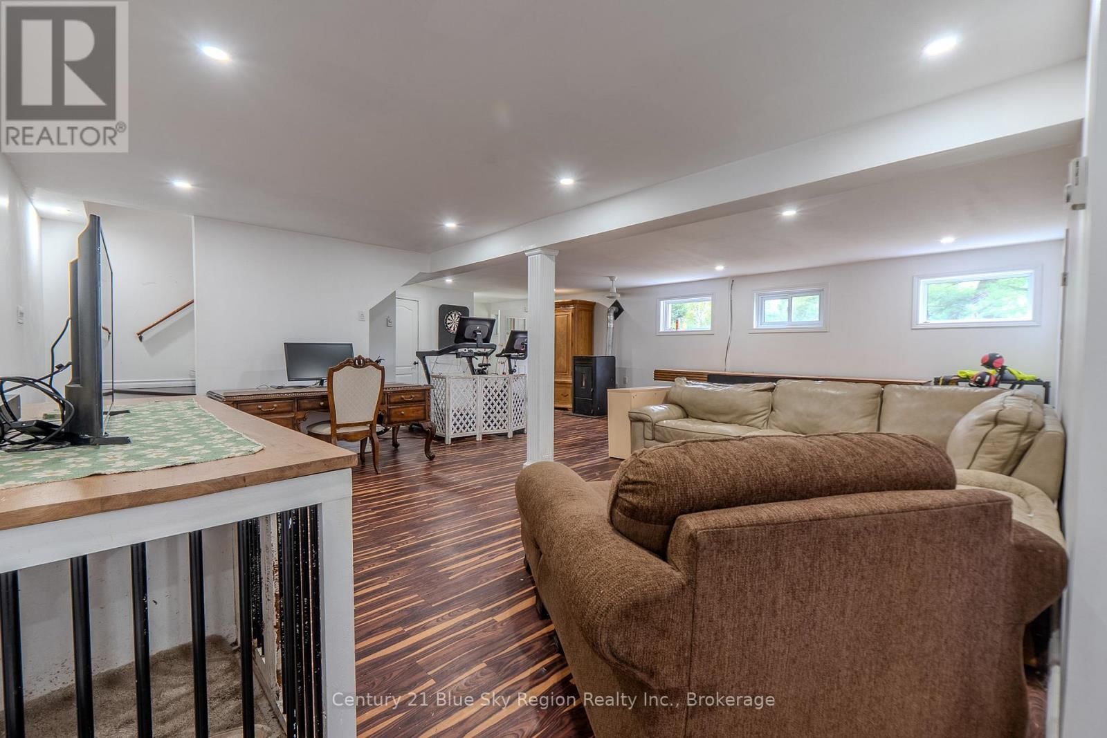 525 MAPLE ROAD Image 47