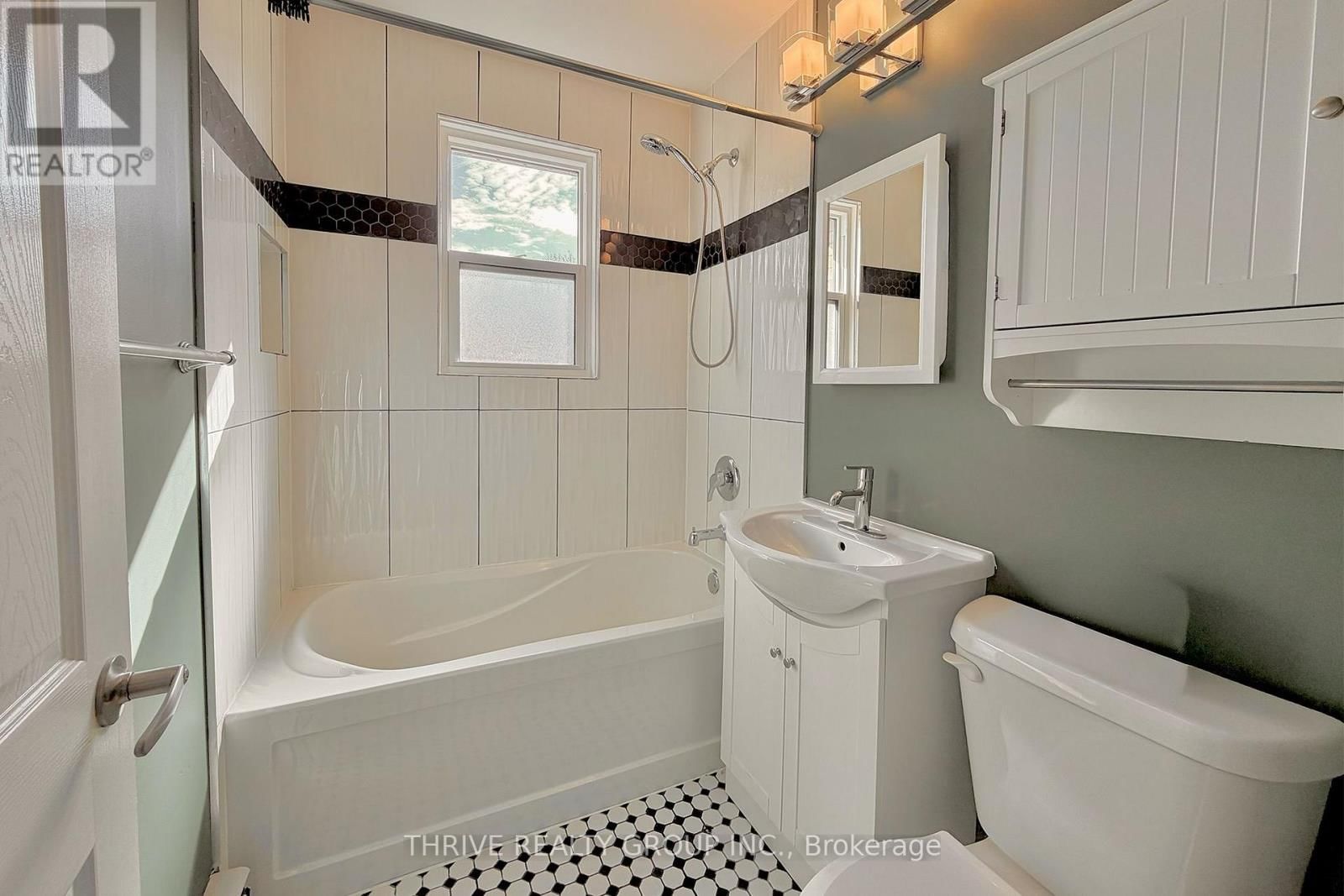 Upper - 1769 WAVELL STREET Image 15