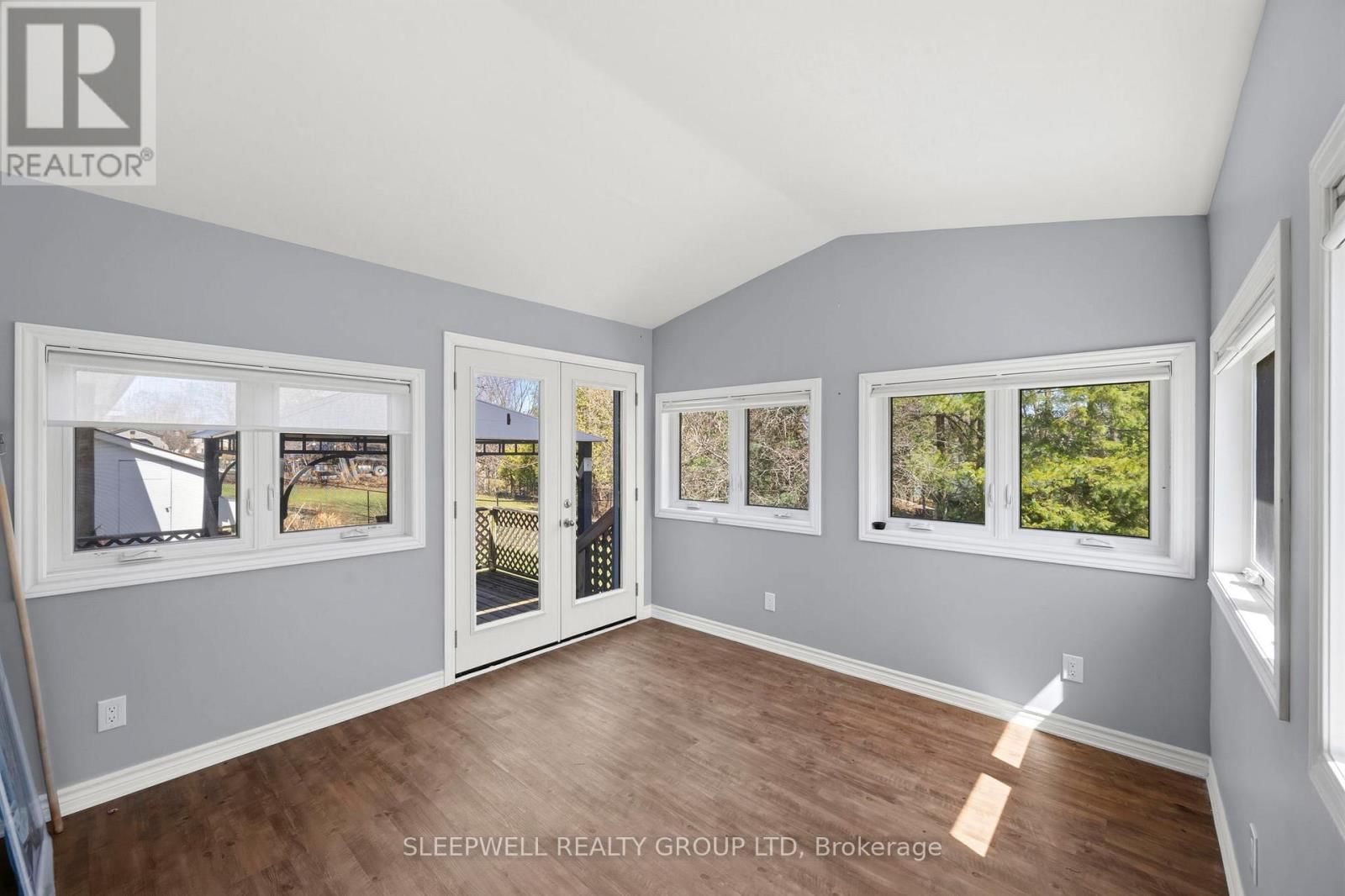 25 BASSWOOD AVENUE Image 16