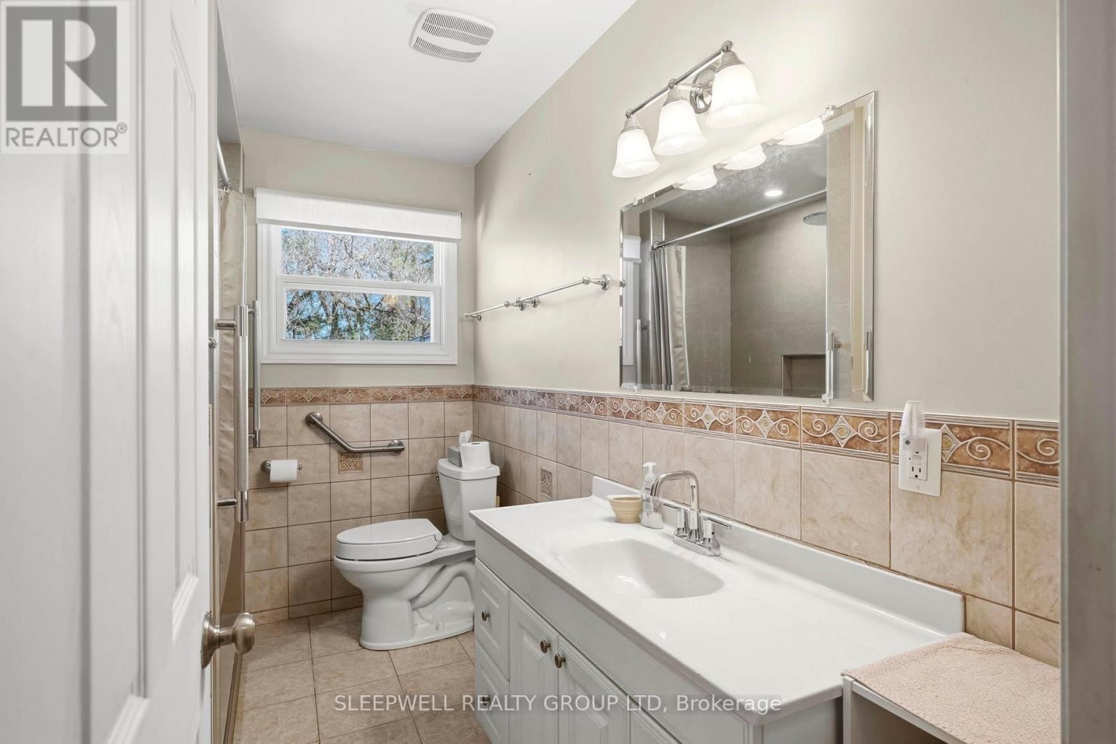 25 BASSWOOD AVENUE Image 17