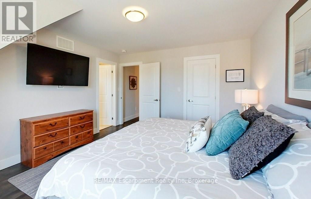 212 COURTLAND STREET Image 21