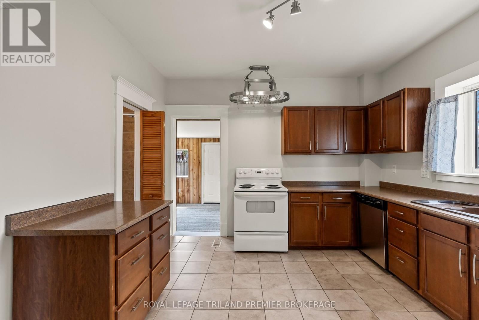 653 PRINCESS AVENUE Image 11