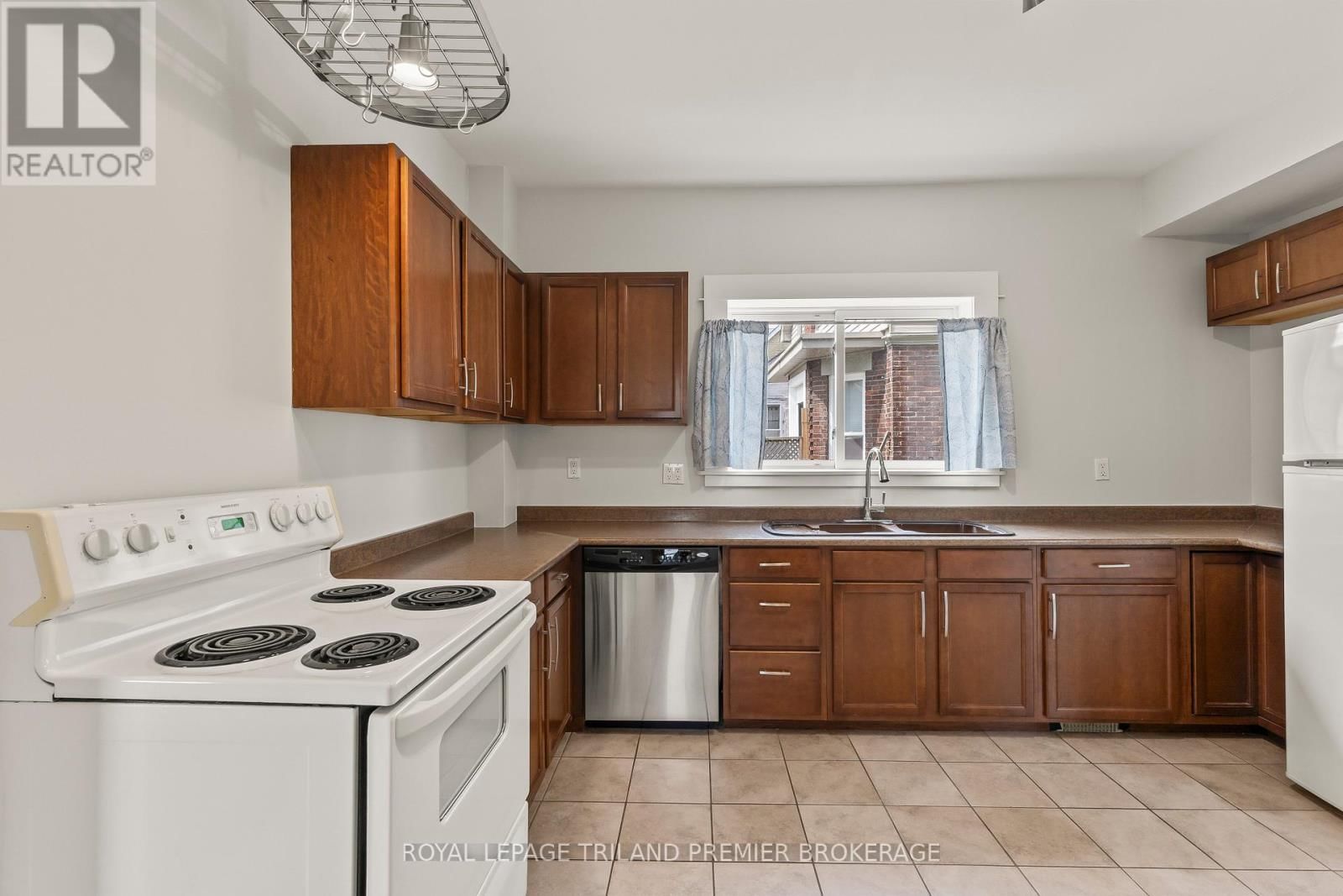 653 PRINCESS AVENUE Image 12