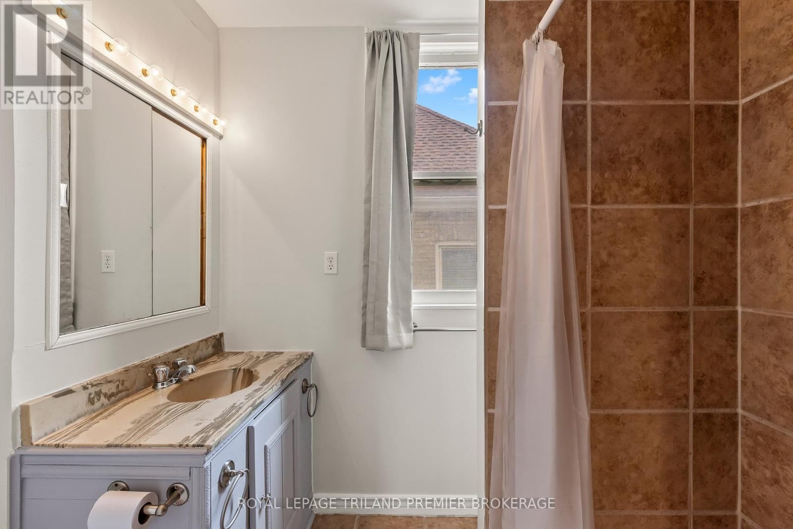 653 PRINCESS AVENUE Image 17