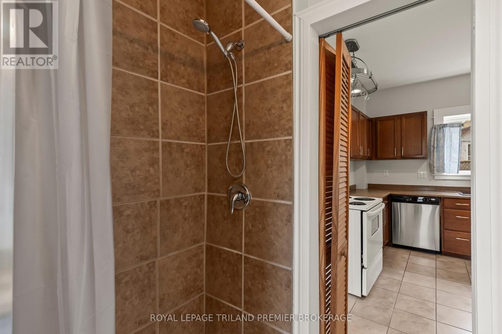 653 PRINCESS AVENUE Image 18